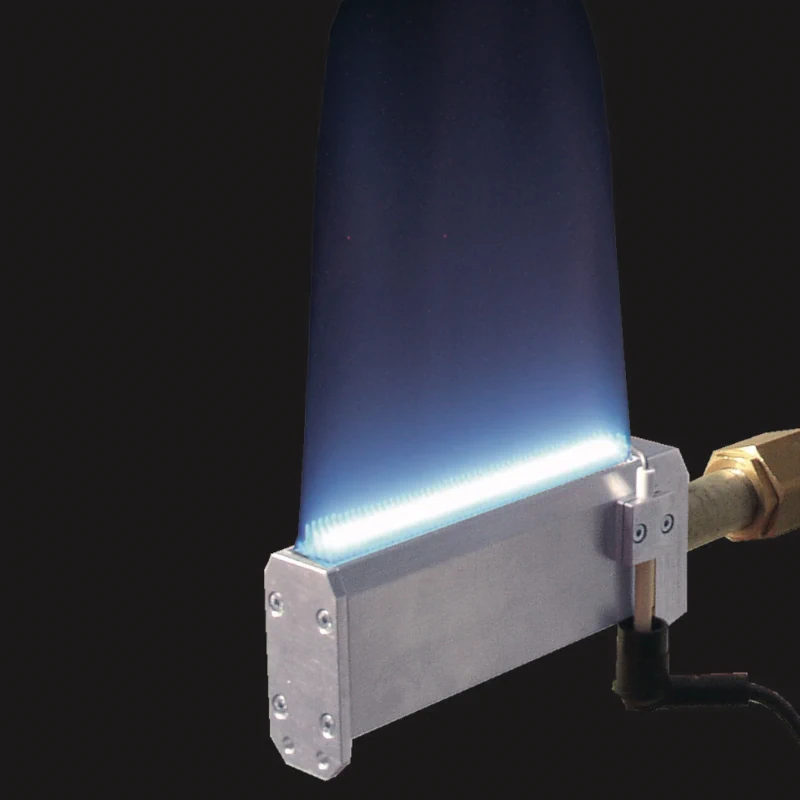 Flamme de gaz pour réduire la tension de surface du support d’impression en tampographie.